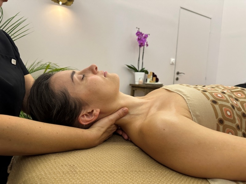 Massage ayurvédique de la tête, nuque et épaules Shirotchampi  – Le Monde Sensible Montpellier
