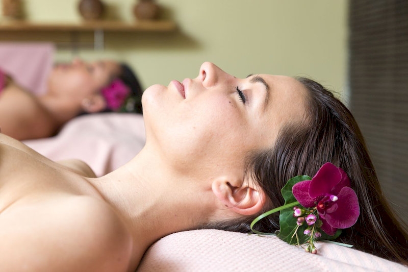 Massage en duo entre amies - Le Monde Sensible